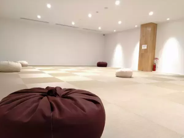 「客室に変なロボットが！？絶景温泉付きオーシャンビューホテルに泊まってみた【変なホテル関西空港】」の画像