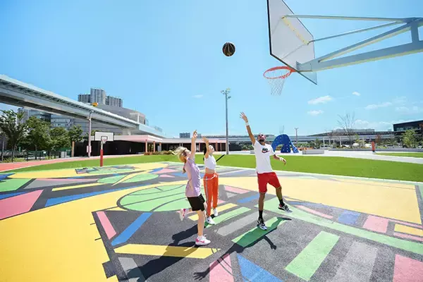 「サステナブルでユニバーサルなスポーツ施設が東京・豊洲に誕生！２０２１年９月まで期間限定オープン」の画像