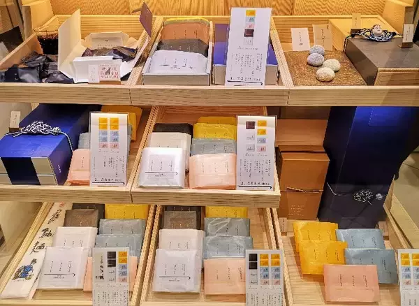 「新・埼玉みやげ！老舗粉問屋「つむぎや」のふぃなんしぇ【エキュート大宮】」の画像