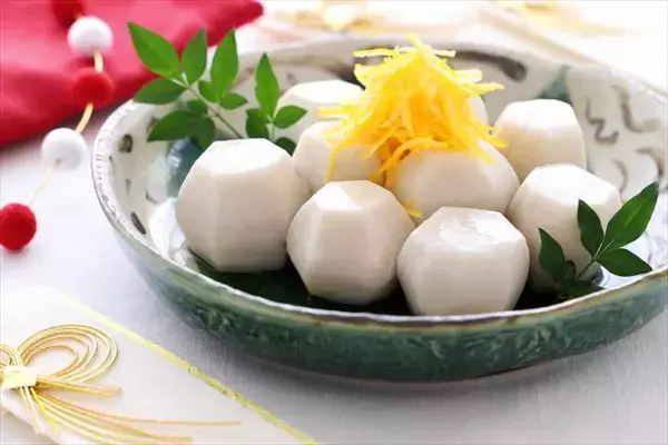 「里芋にれんこん、くわい・・・おせち料理の“三の重”では山の幸を味わう」の画像