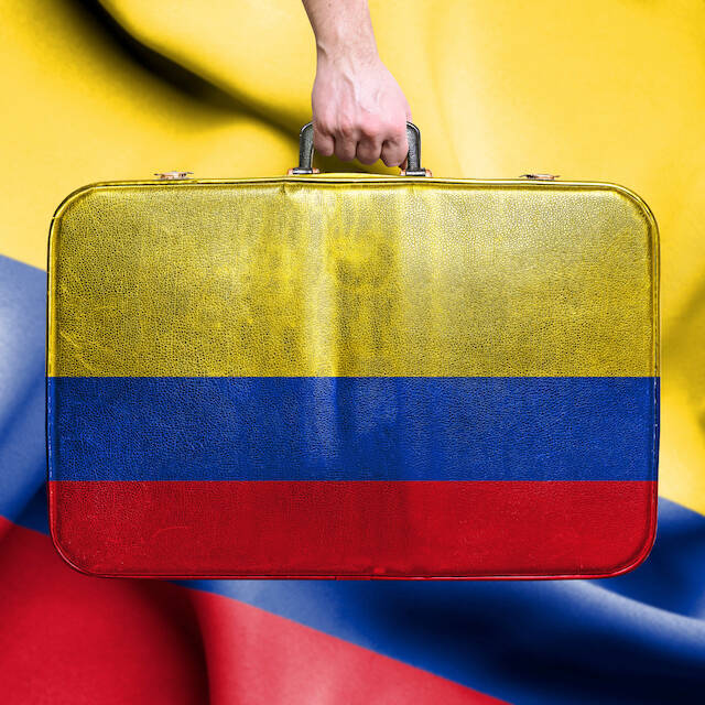 世界の年末年始、意外な過ごし方！オランダでは寒中水泳、コロンビアではスーツケースを引き回す