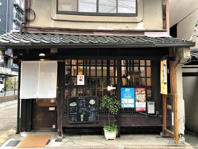 【京都】ほかほか＆ふわふわ！町家カフェで“抹茶のホットケーキ”「うめぞのCAFE＆GALLERY」