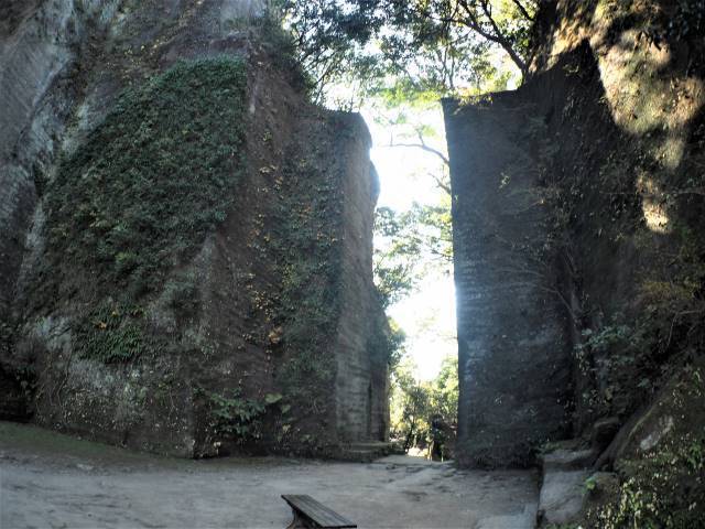 絶景と秘湯に出会う山旅（２０）南房総の“ラピュタの城”鋸山と海の湯宿・花しぶき【千葉県】