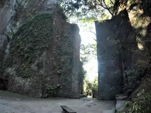 「絶景と秘湯に出会う山旅（２０）南房総の“ラピュタの城”鋸山と海の湯宿・花しぶき【千葉県】」の画像