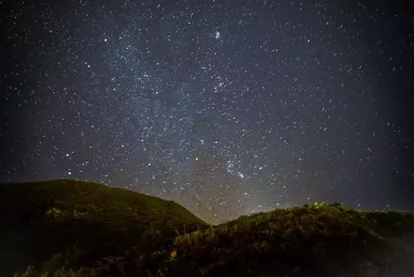 「目に見える星空とは違うものが撮れる！？“星空保護区”の神津島で星空を撮影してみた」の画像