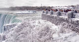 「【世界冬の絶景】白銀の世界の中で、美しいイルミネーションに照らされるカナダ「ナイアガラの滝」」の画像3