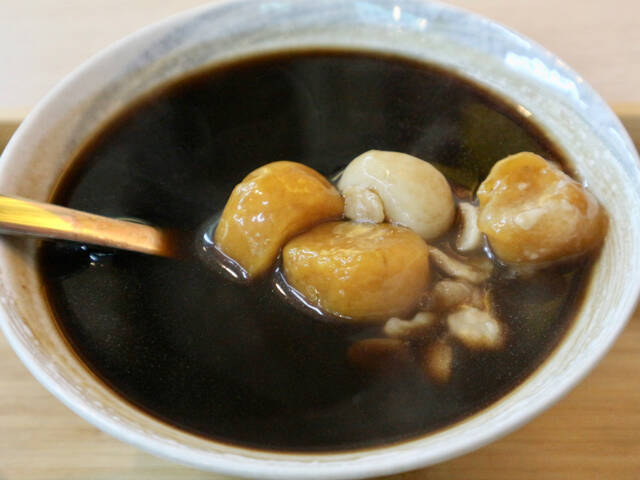 【台湾】真っ黒なスープ？実はあったかスイーツ“燒仙草”を楽しめる台北の仙草専門店「仙草黒太」