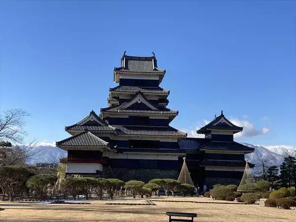 「松本のシンボル！アルプスの山々に映える、美しき松本城【現地ルポ】」の画像