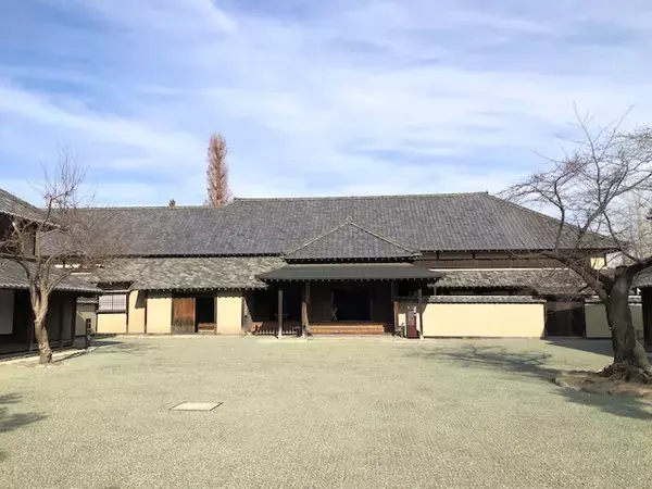 「【特集】人気インスタグラマーが伝授！“映える”観光写真を撮るテクニック１「横長の建物は“左右対称“に」」の画像