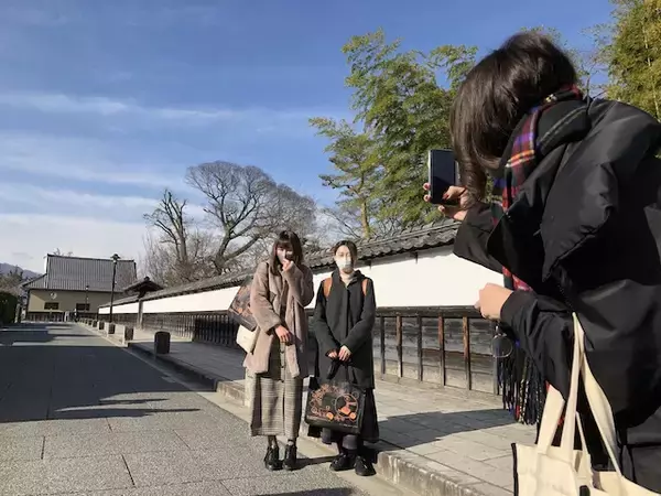 「【特集】人気インスタグラマーが伝授！“映える”観光写真を撮るテクニック１「横長の建物は“左右対称“に」」の画像