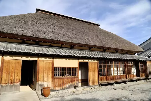 「【特集】人気インスタグラマーが伝授！“映える”観光写真を撮るテクニック１「横長の建物は“左右対称“に」」の画像