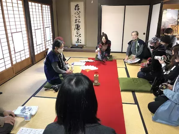 「【特集】人気インスタグラマーが伝授！“映える”観光写真を撮るテクニック１「横長の建物は“左右対称“に」」の画像