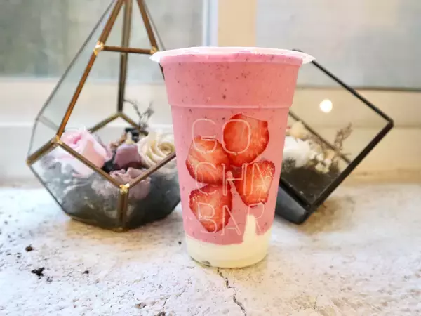 「【台湾】いちごの花びらがかわいい！写真映えするフルーツスムージー「GOCHA BAR」」の画像