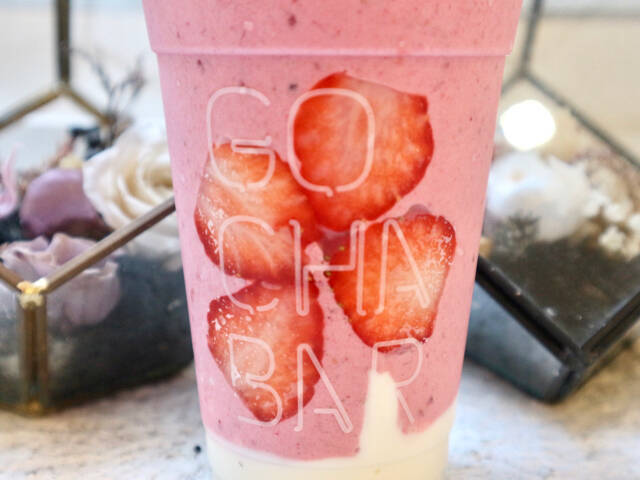 【台湾】いちごの花びらがかわいい！写真映えするフルーツスムージー「GOCHA BAR」