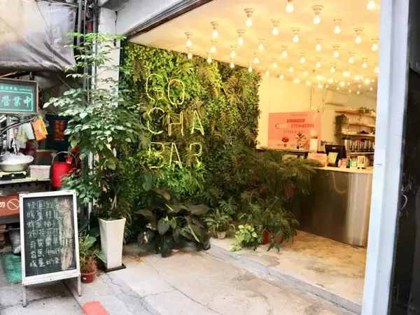 「【台湾】いちごの花びらがかわいい！写真映えするフルーツスムージー「GOCHA BAR」」の画像