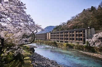 箱根屈指の桜の名所まで徒歩１分！温泉で春満喫【ホテルインディゴ箱根強羅】