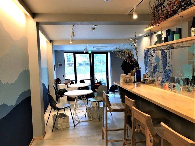 【京都】鴨川沿いの桜を眺めながら、ライスバーガーを楽しめるカフェ「川間食堂」