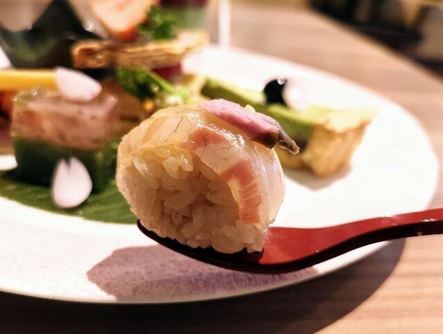 “桜×茶”のスイーツでお花見気分を味わえるアフタヌーンティー「レストラン １８９９ お茶の水」