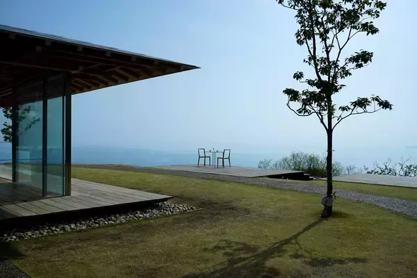 「１日１組限定！隈研吾氏設計の絶景カフェ「COEDA HOUSE」とガーデンを独り占め」の画像