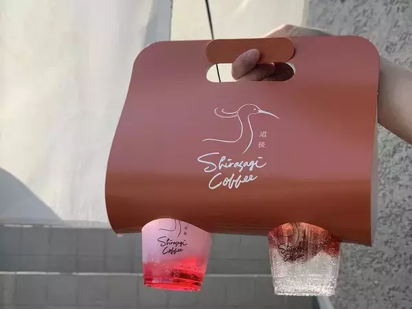 「坊っちゃん列車を眺めながら、旬のいちごたっぷりスイーツを【道後 白鷺珈琲】」の画像