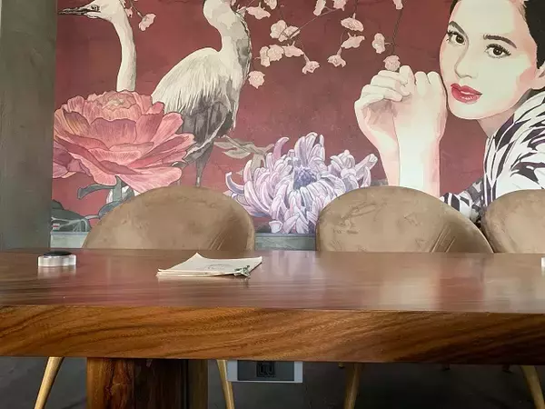 「坊っちゃん列車を眺めながら、旬のいちごたっぷりスイーツを【道後 白鷺珈琲】」の画像