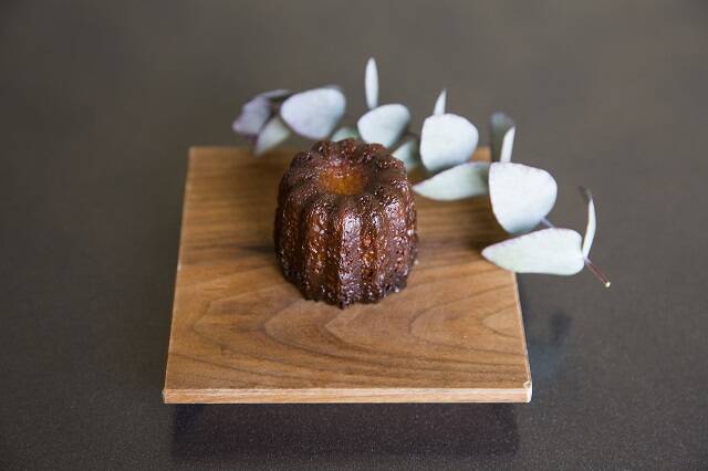 旬のフルーツなどを使った色鮮やかな“半熟カヌレ”専門店が原宿にオープン！