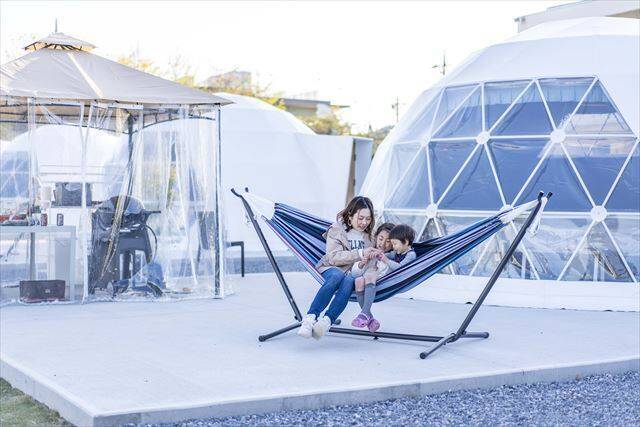 小学校の廃校をリノベーション！千葉県に「高滝湖グランピングリゾート」オープン！