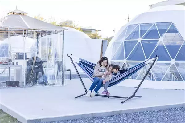 「小学校の廃校をリノベーション！千葉県に「高滝湖グランピングリゾート」オープン！」の画像