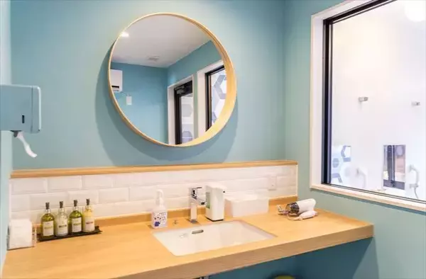 「小学校の廃校をリノベーション！千葉県に「高滝湖グランピングリゾート」オープン！」の画像