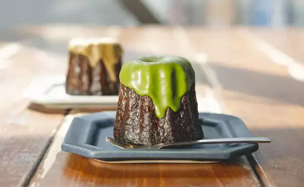 「静岡県産の抹茶・ほうじ茶を使った“お茶を食べる”カヌレをオンラインで」の画像