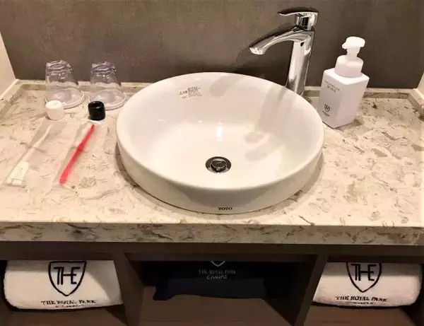 「オープン記念１泊２７５０円～！遊び心あふれるラウンジが魅力のホテル「ザ ロイヤルパーク キャンバス 京都二条」」の画像