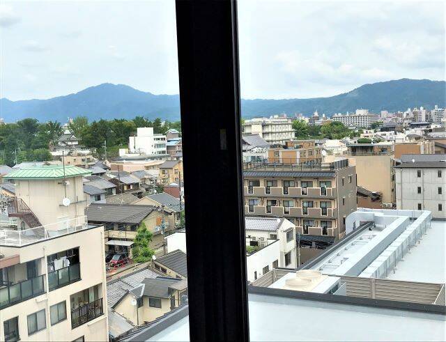 オープン記念１泊２７５０円～！遊び心あふれるラウンジが魅力のホテル「ザ ロイヤルパーク キャンバス 京都二条」