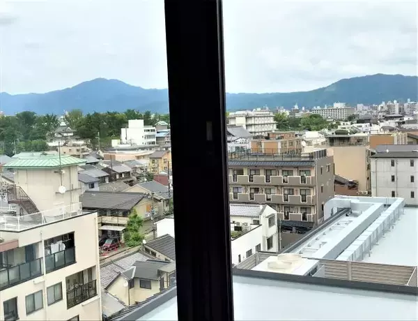 「オープン記念１泊２７５０円～！遊び心あふれるラウンジが魅力のホテル「ザ ロイヤルパーク キャンバス 京都二条」」の画像