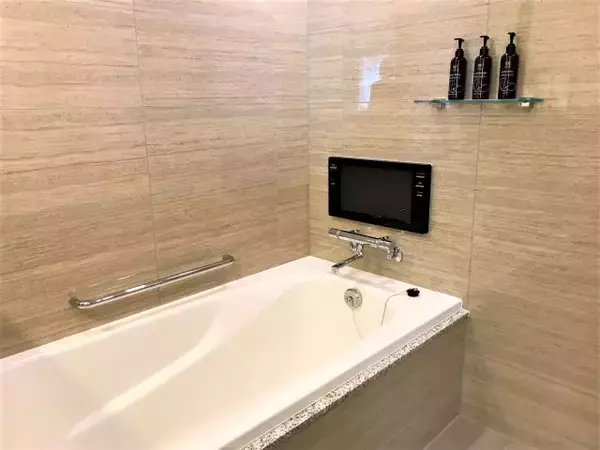 「オープン記念１泊２７５０円～！遊び心あふれるラウンジが魅力のホテル「ザ ロイヤルパーク キャンバス 京都二条」」の画像