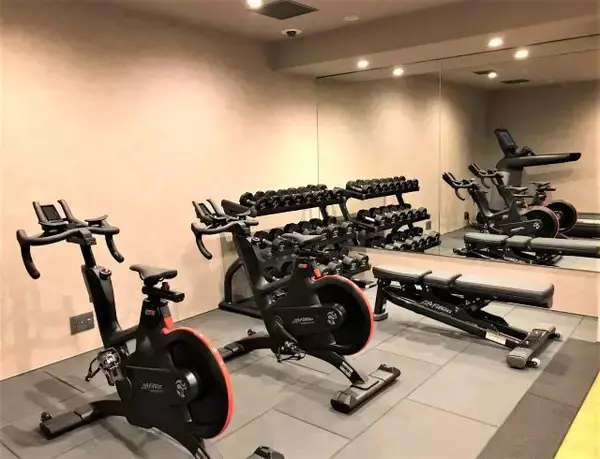 「オープン記念１泊２７５０円～！遊び心あふれるラウンジが魅力のホテル「ザ ロイヤルパーク キャンバス 京都二条」」の画像