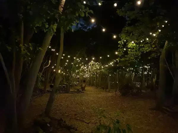 「東京から１時間の別世界！稲毛海浜公園内にオープンしたグランピング施設「スモール プラネット キャンプ＆グリル」に行ってみた！」の画像