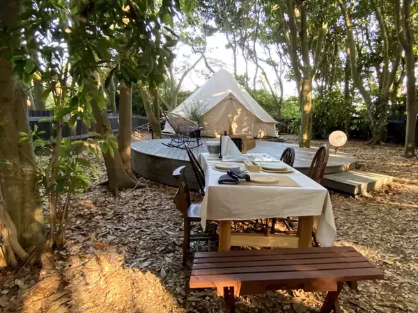 「東京から１時間の別世界！稲毛海浜公園内にオープンしたグランピング施設「スモール プラネット キャンプ＆グリル」に行ってみた！」の画像