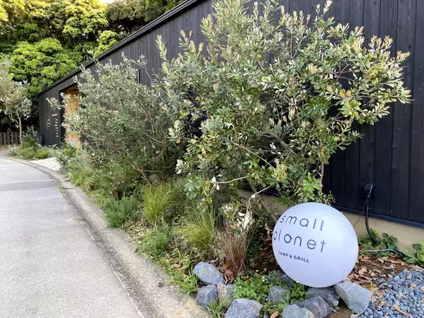 「東京から１時間の別世界！稲毛海浜公園内にオープンしたグランピング施設「スモール プラネット キャンプ＆グリル」に行ってみた！」の画像