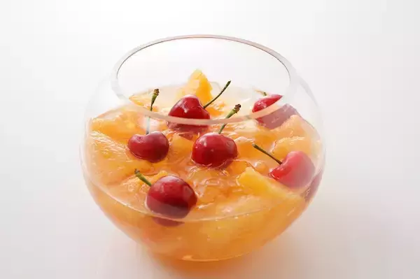 「贅沢に好きなだけ堪能！スイパラで「国産さくらんぼ・メロン食べ放題」開催」の画像