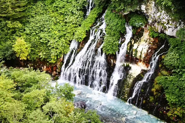 「【涼を呼ぶ夏の絶景】北海道の美しい滝５選」の画像