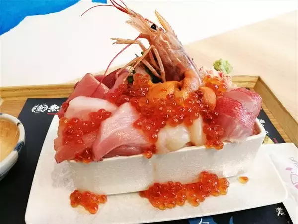 「海鮮たっぷりの限定メニューも！「熱海おさかな食堂」御殿場プレミアム・アウトレットにオープン！」の画像