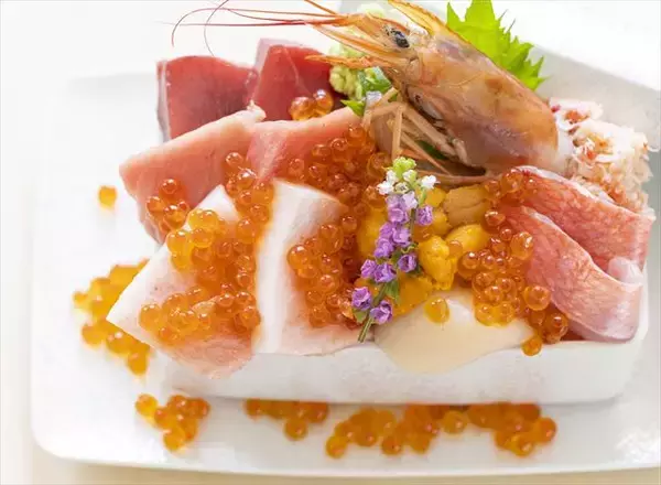 「海鮮たっぷりの限定メニューも！「熱海おさかな食堂」御殿場プレミアム・アウトレットにオープン！」の画像