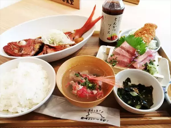 「海鮮たっぷりの限定メニューも！「熱海おさかな食堂」御殿場プレミアム・アウトレットにオープン！」の画像