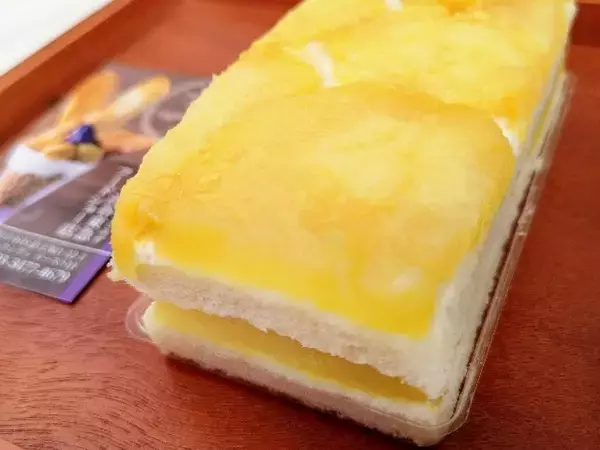 「１個にお芋が半分も！「高級芋菓子しみず」のとろけるオープンサンドを実食！【渋谷東急フードショー】」の画像