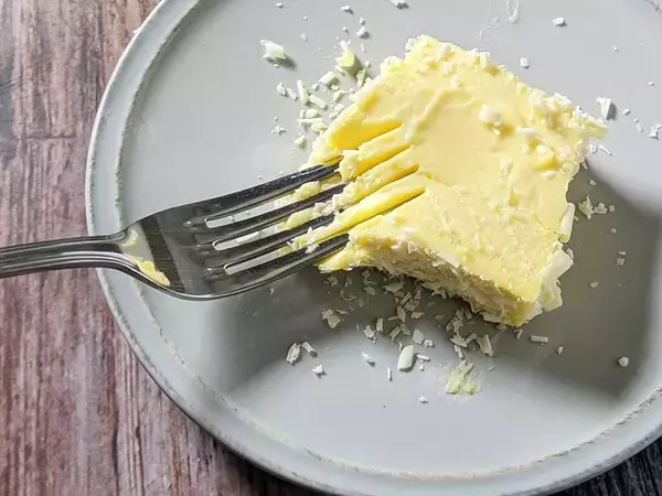 「感動的な口どけ！ホワイトチョコとクリームチーズのマリアージュ「テリーヌ ショコラ」」の画像