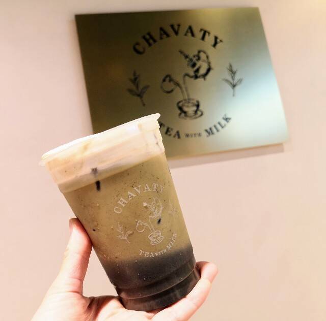 革新的な限定ドリンク“ほうじ茶セサミチーズ”の衝撃！ティーラテ専門店「CHAVATY」【渋谷東急フードショー】