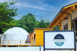 岐阜県初！星が降る湖畔の森に佇むドーム型グランピング施設「星が見の杜」