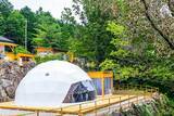 「岐阜県初！星が降る湖畔の森に佇むドーム型グランピング施設「星が見の杜」」の画像2