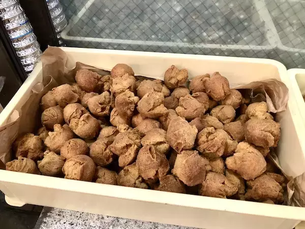 「“那覇一番”とのうわさも！？知る人ぞ知る「呉屋てんぷら屋」のサーターアンダギーは超美味【実食ルポ】」の画像