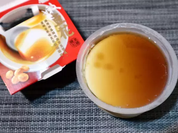 「【台湾】コンビニで定番の台湾スイーツ、「豆花」「杏仁豆腐」「愛玉檸檬ゼリー」３種類を食べ比べ！」の画像